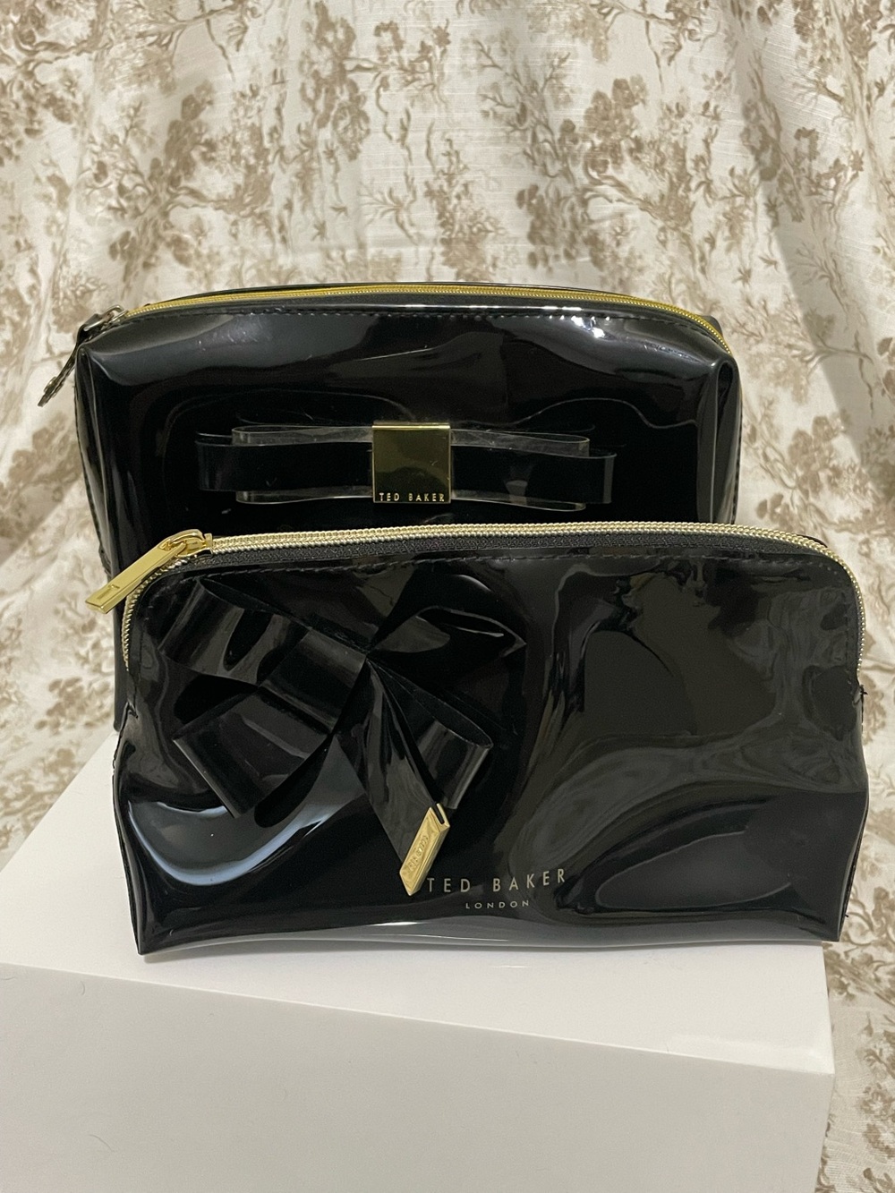Set of 2. Ted Baker London Black Patent Bow-Accent Cosmetic Pouch’s with Gold Zi